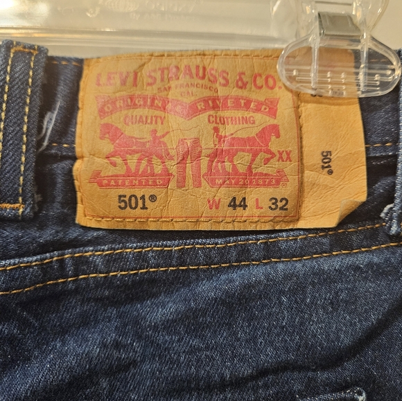 Levi's Men’s Button Fly 42x32 Jeans - Picture 3 of 5